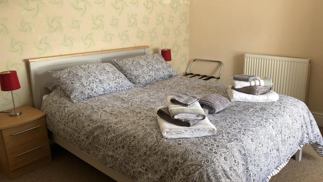 The Crown Inn & B&B Newcastle  Exteriör bild